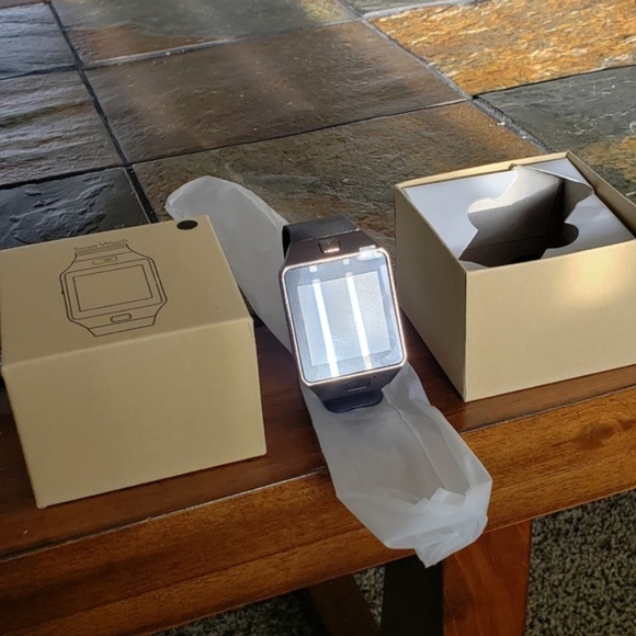 SmartWatch ****BRAND NEW**** - Picture 1 of 4